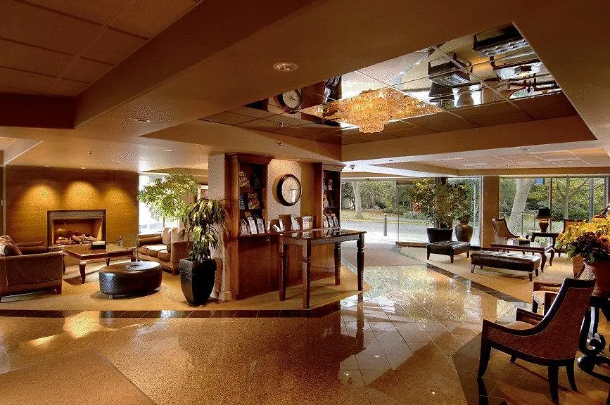 Queen Victoria Hotel & Suites