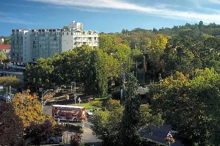 Queen Victoria Hotel & Suites