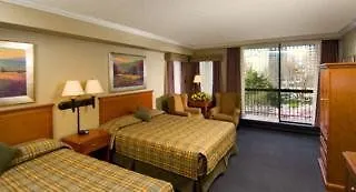 Queen Victoria Hotel & Suites