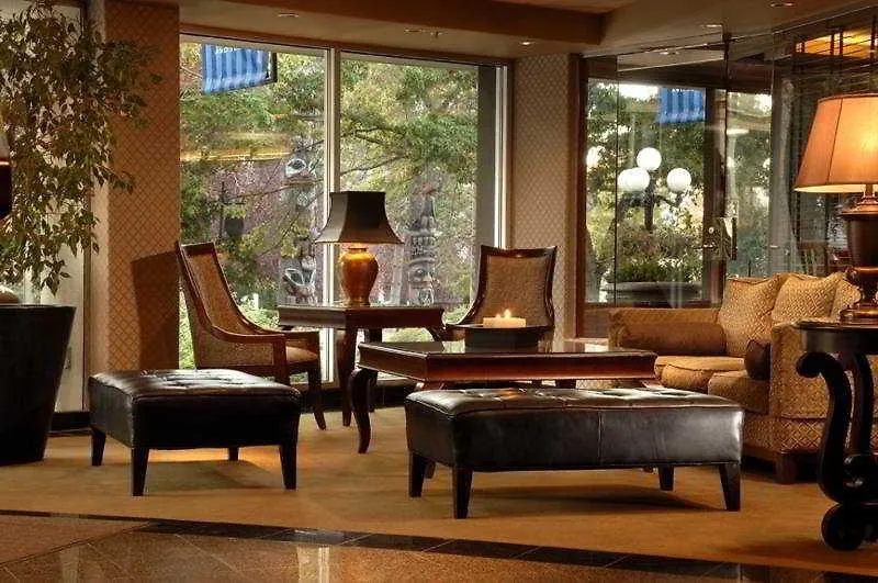Queen Victoria Hotel & Suites 3*,
